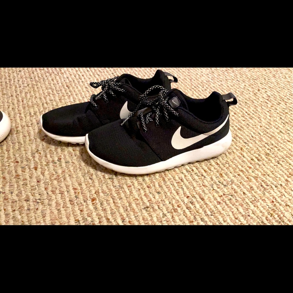 Nike Roshe women tennis shoes